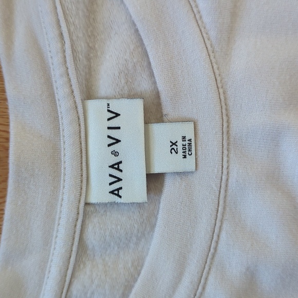 Ava & Viv. Crewneck White Sweater. Size 2X. - Picture 3 of 7